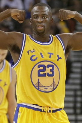 目前效力 Golden State Warriors 的 Draymond Green，場上位置為 Power Forward，被專家譽為全方位的前場球員，能勝任和防守多個位置，是金州勇士隊的中堅人物。