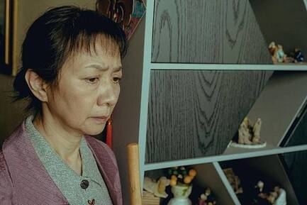 《叔 · 叔》電影中不乏演技派，包括飾演男主角妻子的區嘉雯，她本身是香港話劇團的首席女演員，將電影角色壓抑的感情發揮得淋漓盡致。