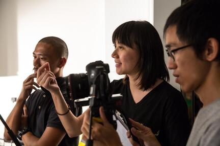 年輕有為的導演黃綺琳，畢業於香港浸會大學電影學院藝術碩士，主修電影製作。她坦言，電影靈感不多不少來自唸書時跟大陸同學相處的往事。