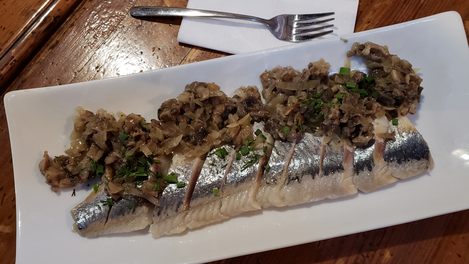 醃漬 herring（銀鯖魚）屬波羅的海居民的海鮮主食。