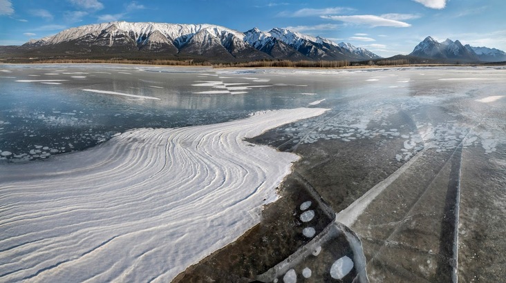 結冰的湖面能產生千變萬化的圖樣。