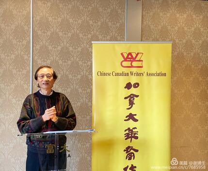月會中會長陳浩泉致詞，並介紹他早前港、澳、深文學會議之行的見聞。