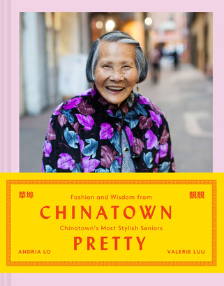 創作《華埠靚靚》的靈感就是從作者於三藩市華埠遇上這位笑容慈祥、喜穿碧綠色布鞋的 Manning Yeung Tam 開始。