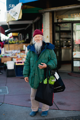 住在 Oakland 的香港移民 Sidney Yuen，笑稱有人冠他「胡志明」的外號。