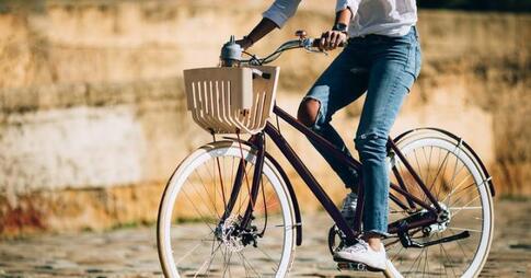 Vélosophy 是一家專門以回收鋁來製造自行車的初創企業，更承諾每賣出一輛自行車，將捐贈一輛自行車給發展中國家的女學生，讓她們更便利地上學。