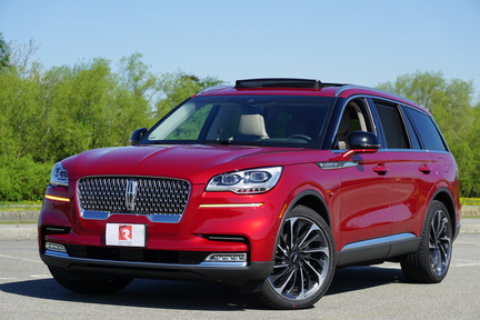 Lincoln Aviator Reserve AWD。