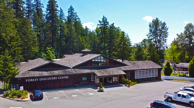 位於 Duncan 的 BC Forestry Discovery Centre 佔地 100 英畝，室內和室外均有多個展區，不但有很多互動展品，還有可供遊人乘坐的蒸氣火車。