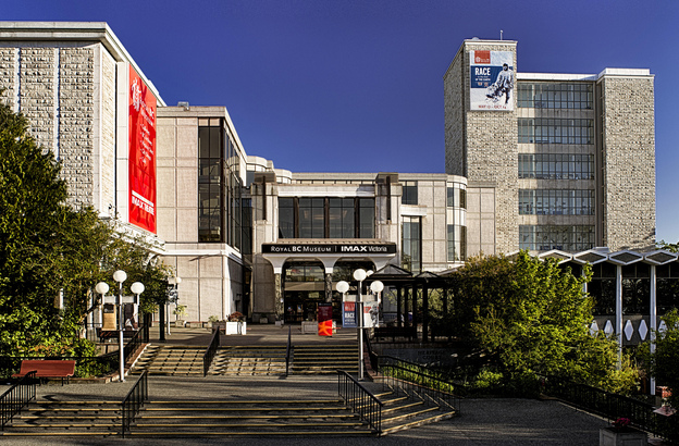 位於維多利亞市市中心的 Royal BC Museum（皇家卑詩博物館），收藏品達一千萬件，有系統地展出自然歷史、BC 省發展史、原住民文物等，是本省最具代性的博物館之一。