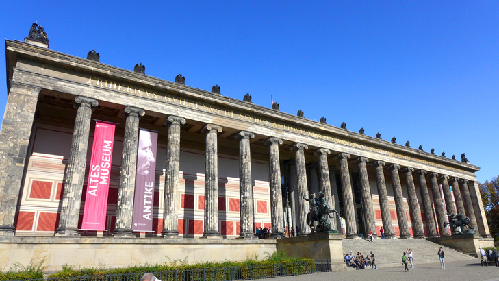 博物館島上除了有圖中的 Altes Museum，還有 Pergamon Museum、Neues Museum、Bode Museum 和 Alte Nationalgalerie。