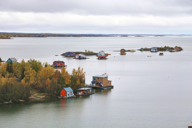 Yellowknife 地區湖泊多，所以冬日可釣冰魚。