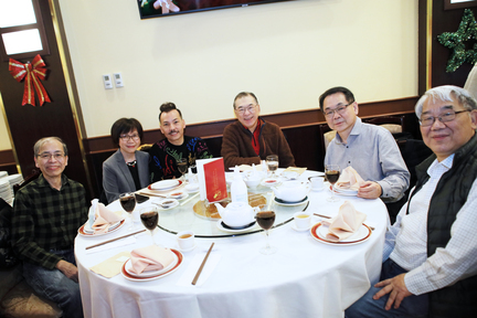 左起： 黎紹堅、新聞總監李潔芝、羅錦添、董達成、區澤光、蘇悲鴻。