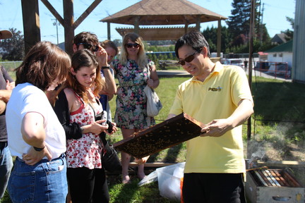 林博士的 Dr. Bee 蜂園，疫情之前都會舉辦各種蜜蜂節、蜜蜂知識科普課程、專業養蜂課程等，讓更多的人喜歡蜜蜂，了解蜜蜂和蜂產品的重要性。