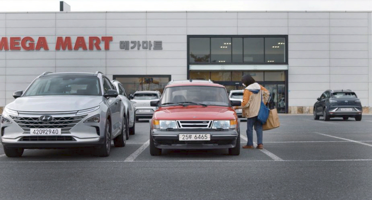 影片沒有交待完場時，主角車輛改掛韓國車牌的意思。