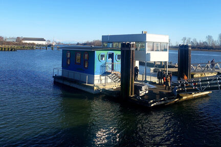 The Blue Cabin Floating Artist Residency。