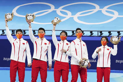 為期 17 天的北京冬奧，中國共得 9 金 4 銀 2 銅 15 面獎牌，無論金牌和獎牌總數均創下自身紀錄，更力壓美國，首度晉身冬奧獎牌榜三甲位置。(Photo from Canadian Press)