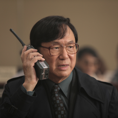翁子光說他特別邀請許冠文演出，是因為他的存在對香港人來說有特殊意義。「飾演廉政專員的他在戲中有一場長達 5 分鐘的英語對白戲，相信大家也會像我一樣，看得拍案叫絕。」