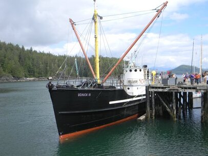 鳥查 3 號遊輪是將退役軍艦改裝而來。