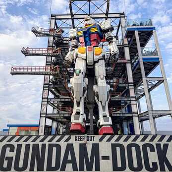 另外，到過日本橫濱旅遊的朋友，應該都去過 BANDAI NAMCO 的 1:1 真實可動鋼彈設施 Gundam Factory Yokohama。(Photo from Gundam Factory Yokohama Facebook)