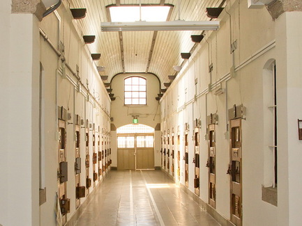 舊奈良監獄經常出現在影視劇中，最新的作品就包括日劇《今際之國的愛麗絲 2》，令其獨特的建築風格再次被帶到大眾目光內。