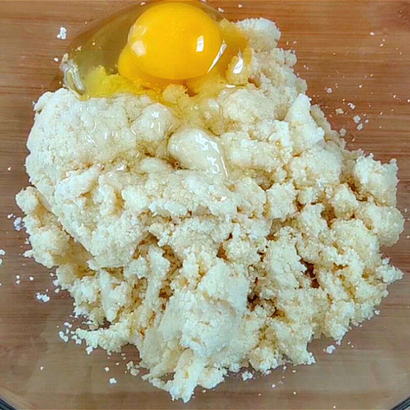 用豆渣粉、雞蛋、葱花、胡蘿蔔、麵粉和調味料製成小丸子。(Photo from 楠木軒網頁)
