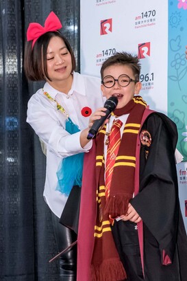 Edward 想做 Harry Potter，用魔法讓身邊人願望成真。