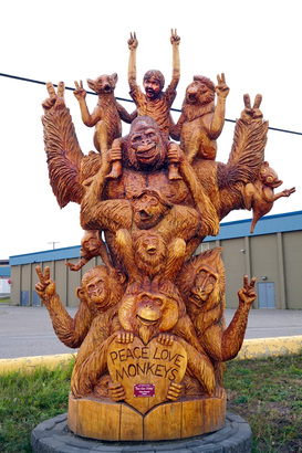 2022 年冠軍《猴子愛和平》的日本雕刻家曾得獎 4 次。

