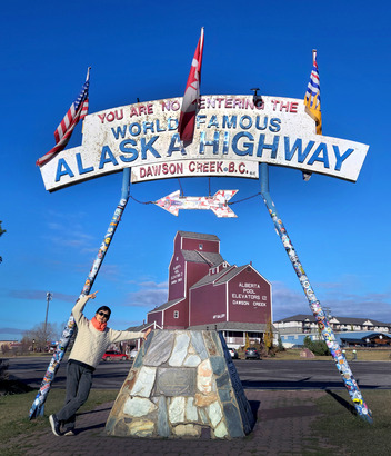 全球遊客慕名而至的阿拉斯加公路，從 Dawson Creek 北展 2,237 Km。

