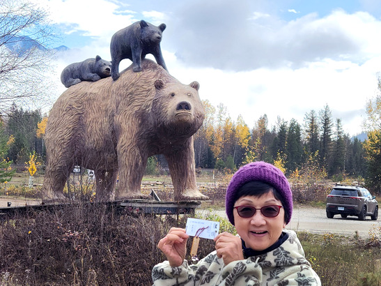 路上遇見的熊媽媽與熊小寶雕像。
