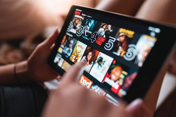 Netflix 取消無廣告的基本方案，這意味想用低資觀看就必須收看廣告，不然就要升級成為標準用戶。(Photo by Pixabay)