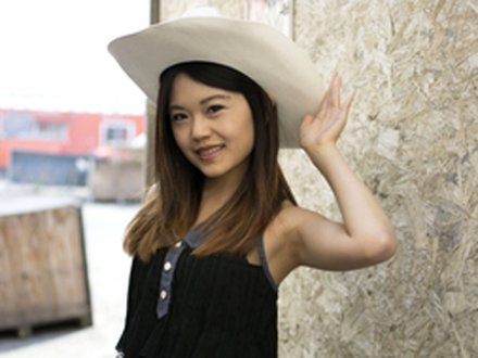 Posing Tips FM947 DJ 示範 5 個拍照擺 pose 小貼士 1746076262 Posing Tips FM947 DJ 示範 5 個拍照擺 pose 小貼士