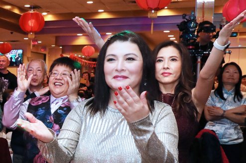 四百多位賓客無懼風雪  出席華麗 Disco Night 贏機票和鑽石首飾  跳舞狂歡至夜深 