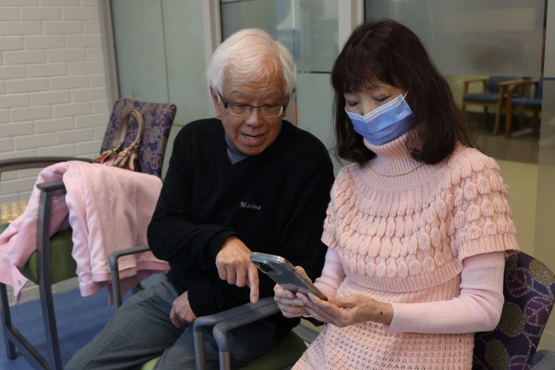 化療不孤單 卑詩首個創新醫療App伴華裔夫婦抗癌 