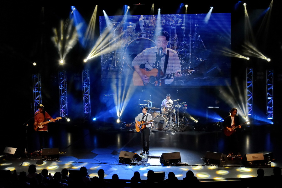 Supper Moment Live in Vancouver9614