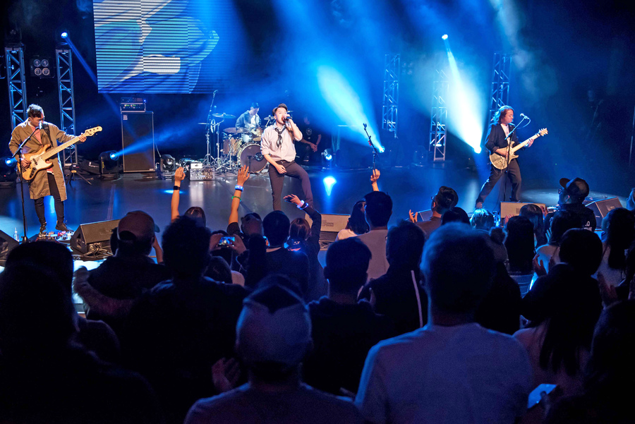Supper Moment Live in Vancouver9618