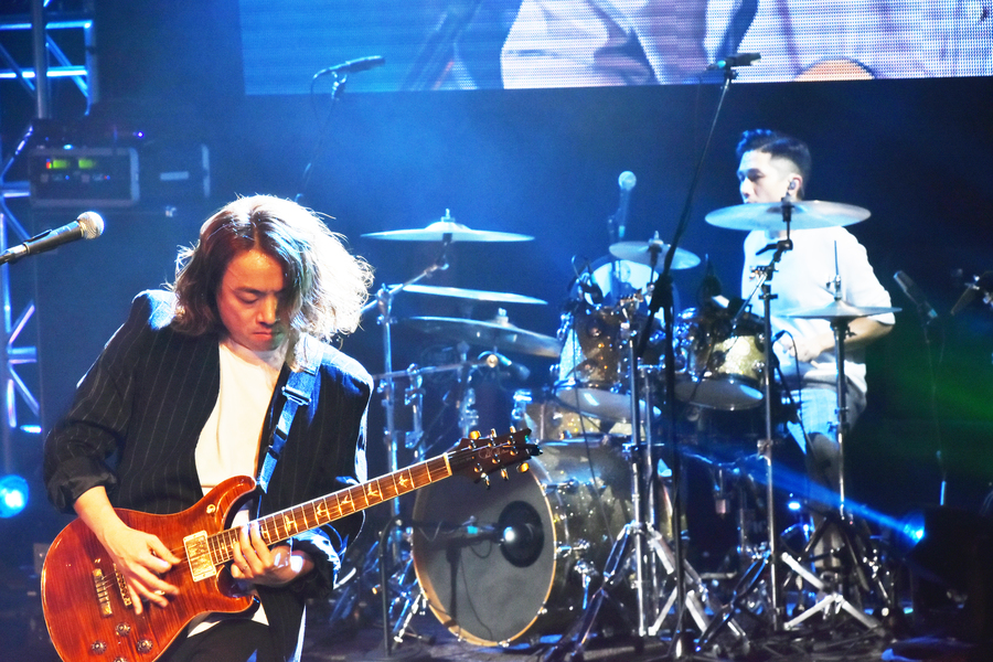 Supper Moment Live in Vancouver9649