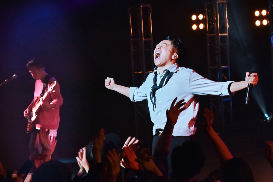 Supper Moment Live in Vancouver9656