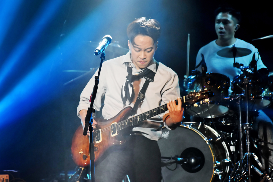 Supper Moment Live in Vancouver9657