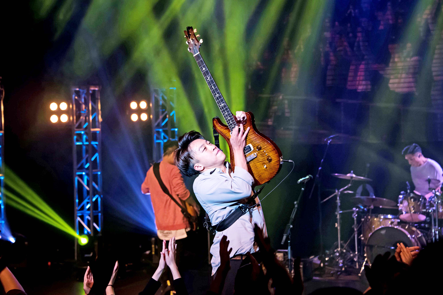 Supper Moment Live in Vancouver9671