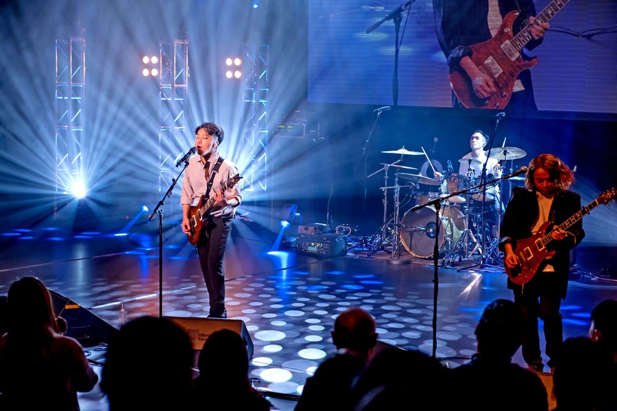 Supper Moment Live in Vancouver9673