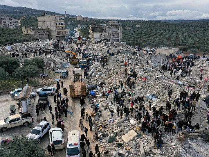 土耳其東南部當地凌晨發生7.8級強烈地震超過一千人死亡幾千人受傷