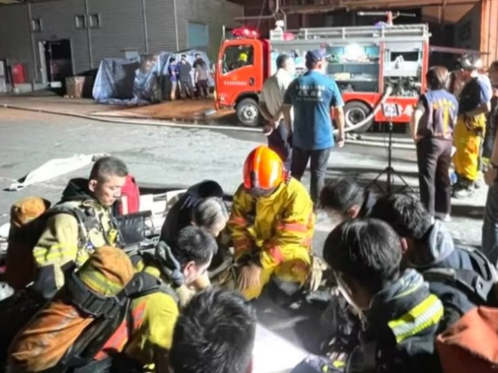 台灣屏東工廠火警增至四名消防殉職　逾百傷 
