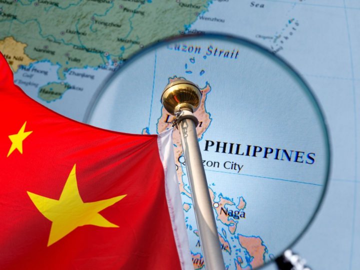 菲律賓移除中國南海黃岩島部署的浮動屏障 
