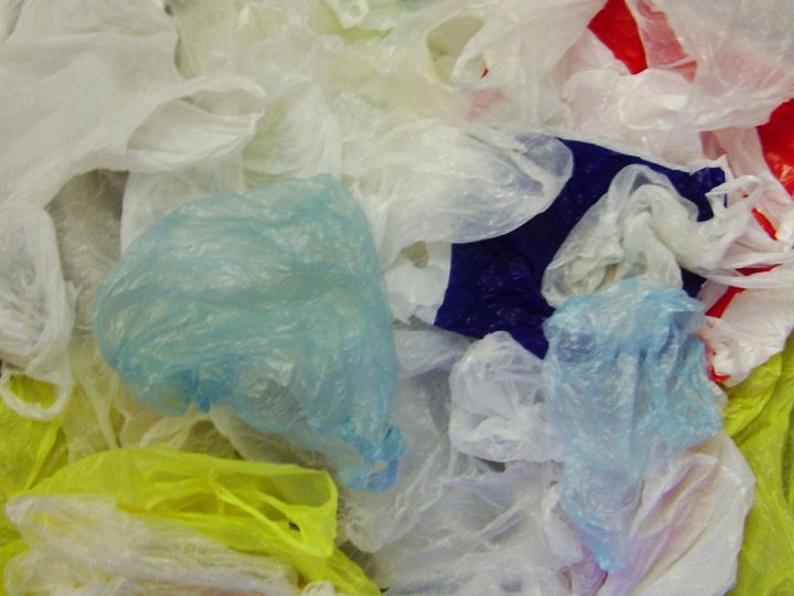 聯邦政府今日會着手擬定應對全球塑膠問題的國際協議