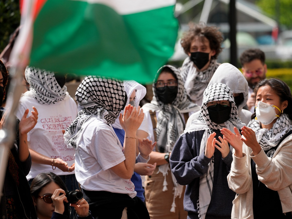 美國加州大學洛杉磯分校聲援巴勒斯坦的示威者拒絕離開後警方在當地星期四凌晨進入營地清場拘捕至少132名示威者