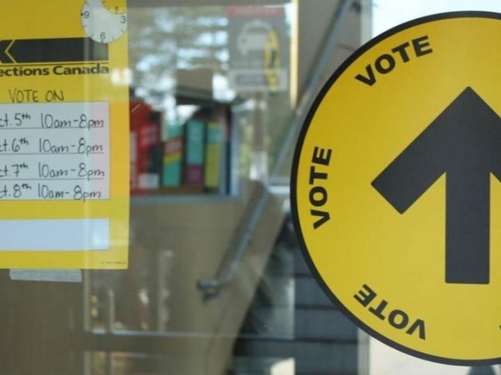經過35日短暫緊張以及激烈的競選活動後選民今日投票選舉新一屆聯邦政府.