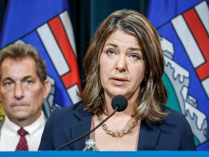 Featured News-戴思敏指簽訂輸油管協議屬「勝利」