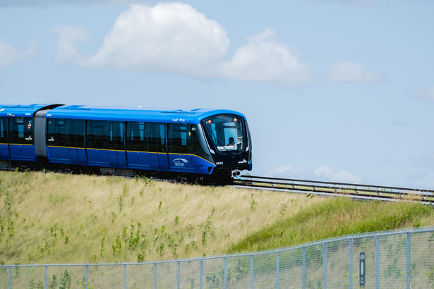 第5代列車採用更現代化的設計，包括設有更寬敝的通道和設有多功能區域。（運輸聯綫提供圖片）