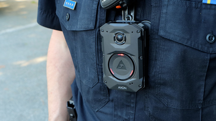 素里市警明起試行第4代隨身攝錄機