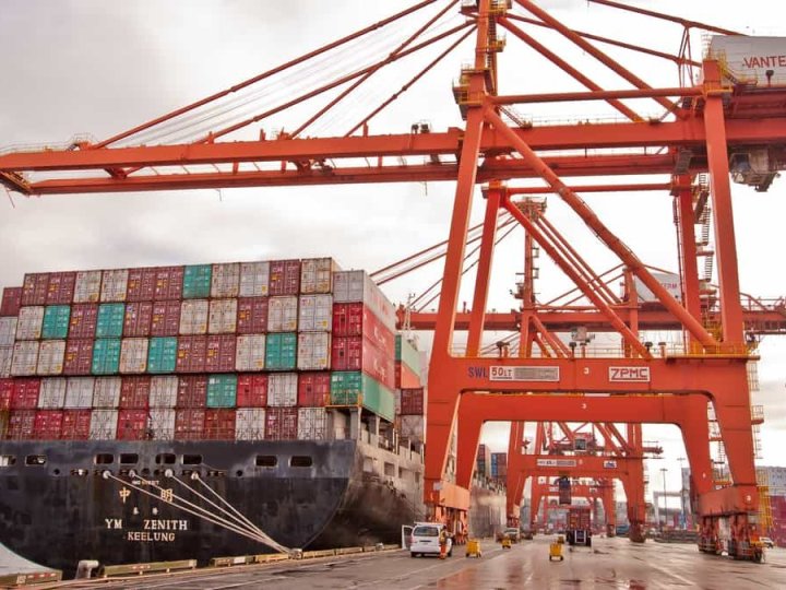 BC各港口貨櫃碼頭搬運工人工會投票展開罷工