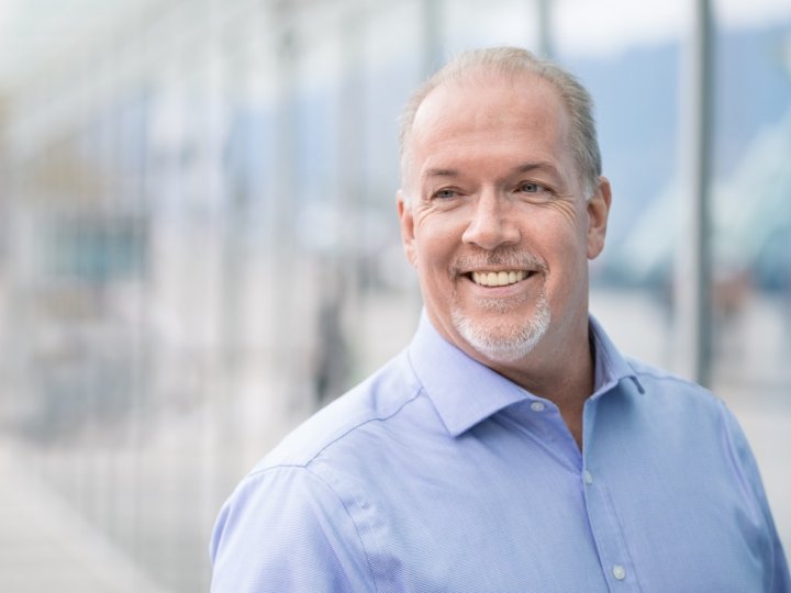 BC省本周日舉行前省長賀謹的省級追思會